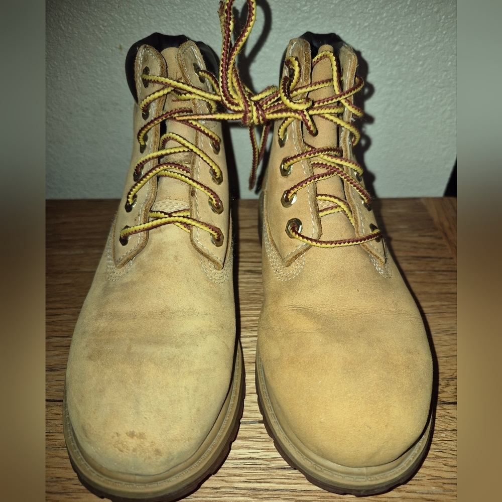 Timberland Boots, Boy Youth Size 2, Great Shape - Picture 2 of 6